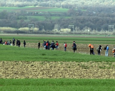 Πρόσφυγες «εγκαταστάθηκαν» στο οδόστρωμα της Λάρισας-Τρικάλων
