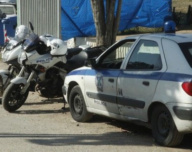 ΣΟΚ στα Τρίκαλα: Γυναίκα και παιδιά έμεναν στο σπίτι με τον πατέρα τους νεκρό επί 3 μήνες